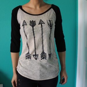 beige arrow baseball tee